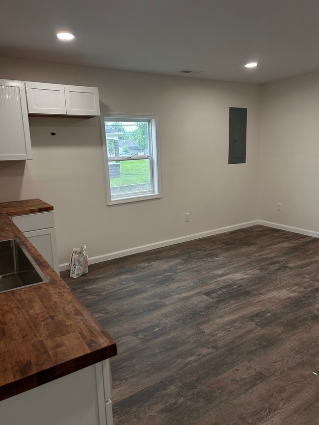 Building Photo - 1702 McCulloch Ave