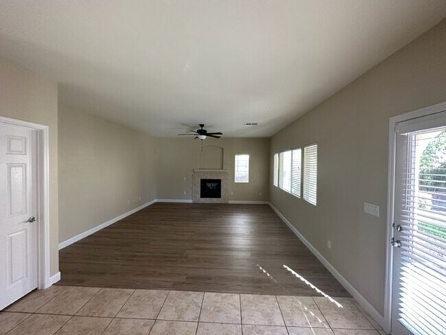 Foto del edificio - Beautiful 4 bedroom home In Paseos Summerlin - 2 Weeks free 1st month rent!!! Minutes from DT Sum...