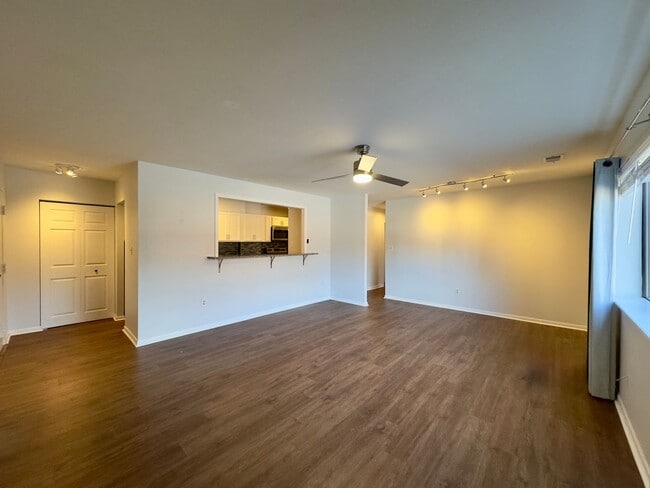 Building Photo - Charming 2 Bedroom/1 Bathroom Apartment in Mt Washington, MD!