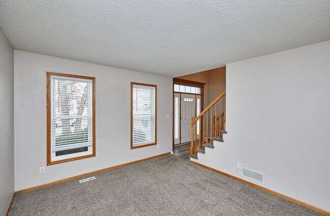 Building Photo - PRIVATE BACKYARD!! 4 Bed, 2.5 Bath in Ankeny