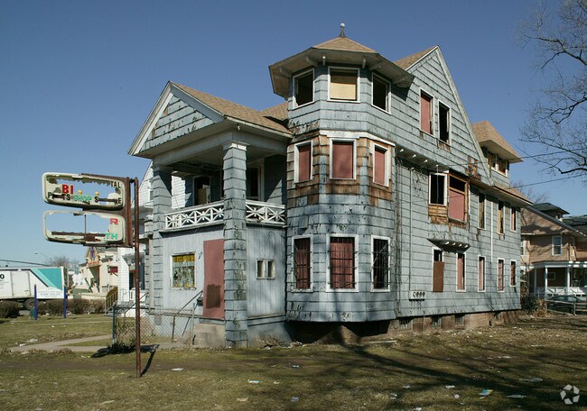 Building Photo - 890 Albany Ave