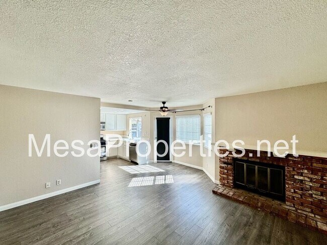 Building Photo - 10927 Glenoaks Dr