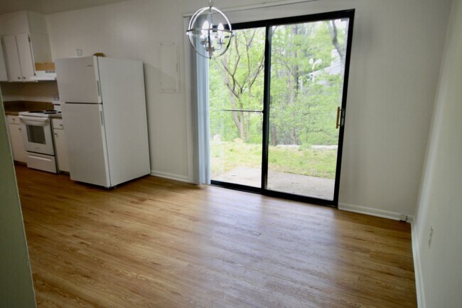 Building Photo - 2668 Gatewood Circle