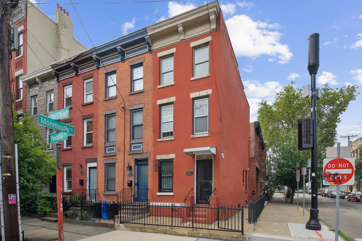 Primary Photo - 321.5 Pavonia Ave
