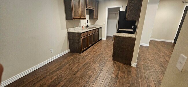 Foto del edificio - 2947 Cunningham Dr