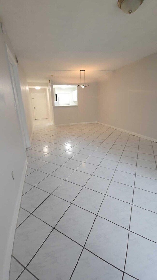 Foto del edificio - 4111 Stirling Rd
