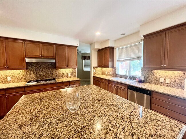 Foto del edificio - 1731 Crest View Pl