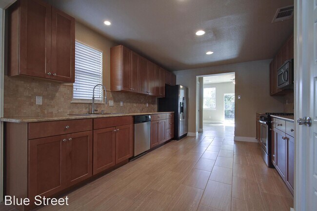 Building Photo - 6 br, 3 bath House - 2913 Rio Grande Street