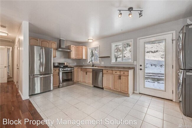 Building Photo - 3 br, 1 bath House - 4024 21st Ave SW