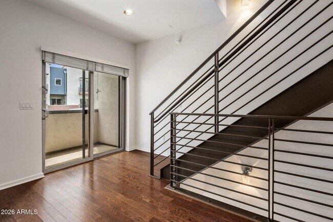 Foto del edificio - 525 W Lakeside Dr