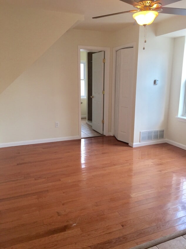 Living Room - 923 S 19th St