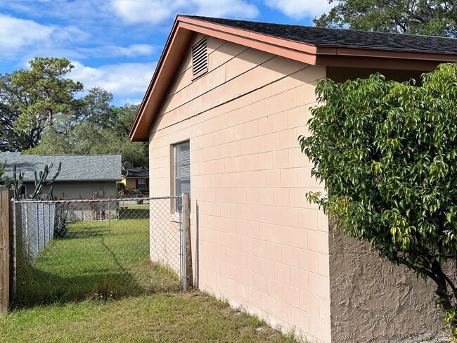 Building Photo - 1002 Wolf Trail