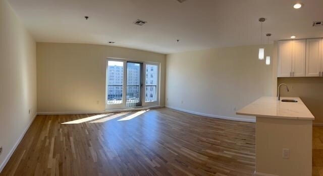 Building Photo - 536 Grand St