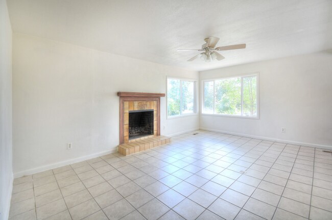 Building Photo - 3938 Mariposa St