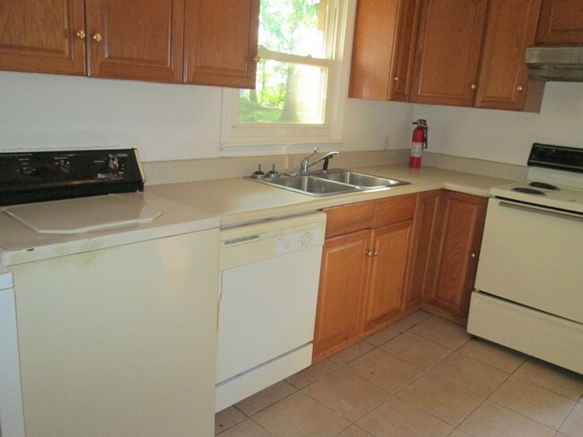 Building Photo - 6837 City View Dr