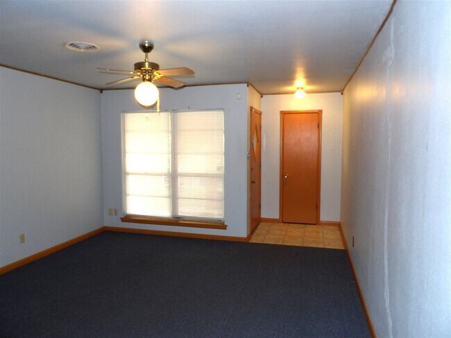 Building Photo - 4311 NW Hoover Ave
