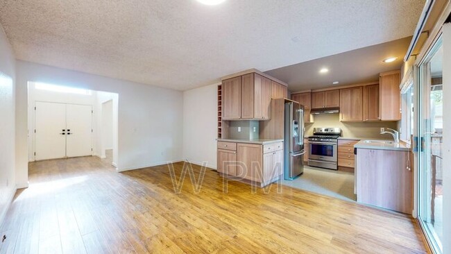 Building Photo - 1119 Hillside Dr