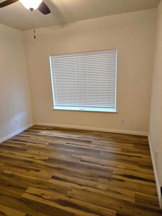 Building Photo - 39034 CA-41