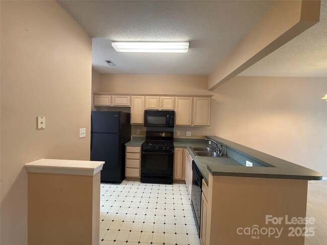 Foto del edificio - 1515 Sylvia Ct