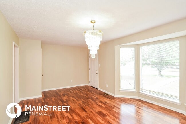 Building Photo - 325 13th St