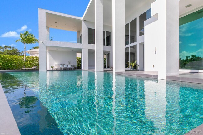 Foto del edificio - 14844 Palmwood Rd