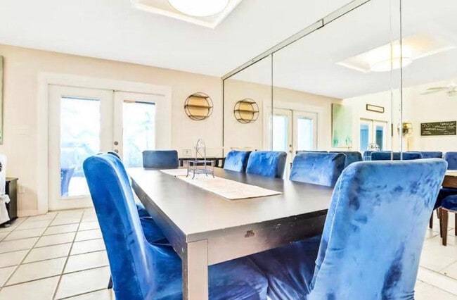 Large dining table for 8 - 930 Gulf Shore Dr
