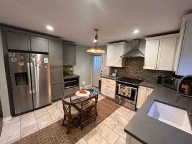 Building Photo - Fresh 3 Bed 2 Bath For Rent!