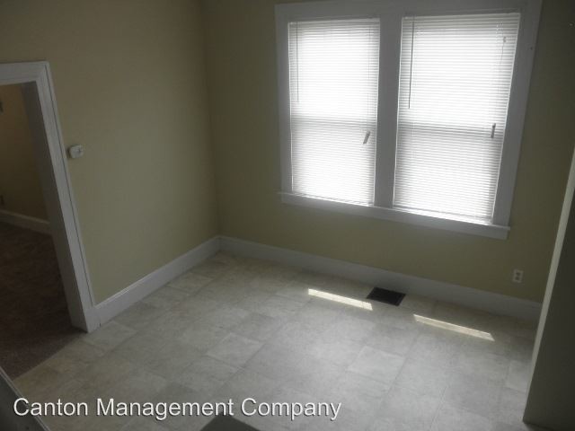 Foto del edificio - 5 br, 1 bath House - 5922 Bertram Ave.