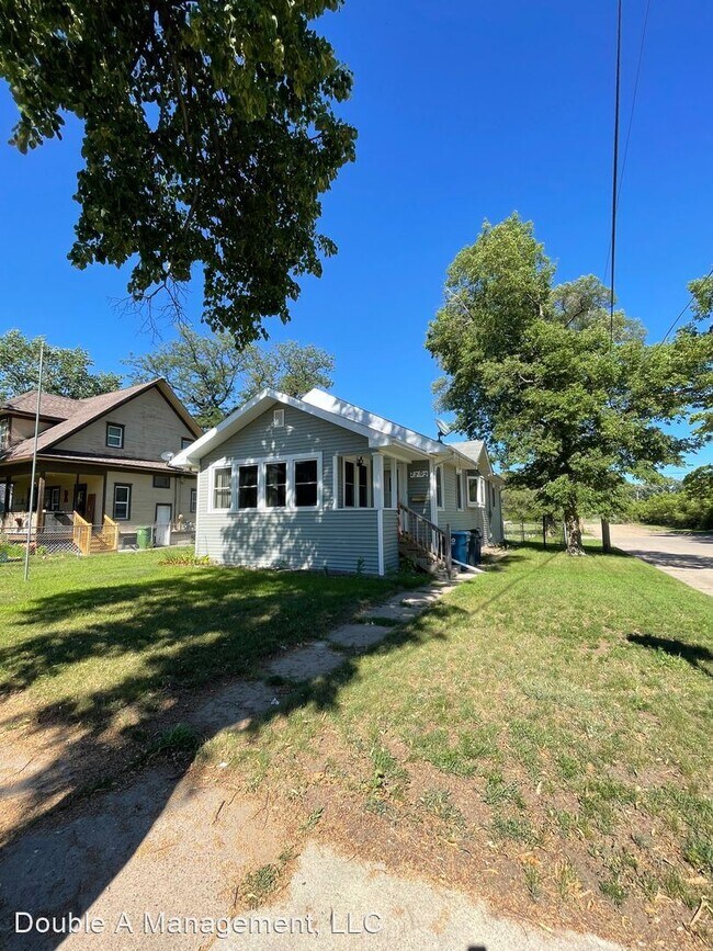 Building Photo - 2 br, 1 bath House - 2702 E. 4th St.