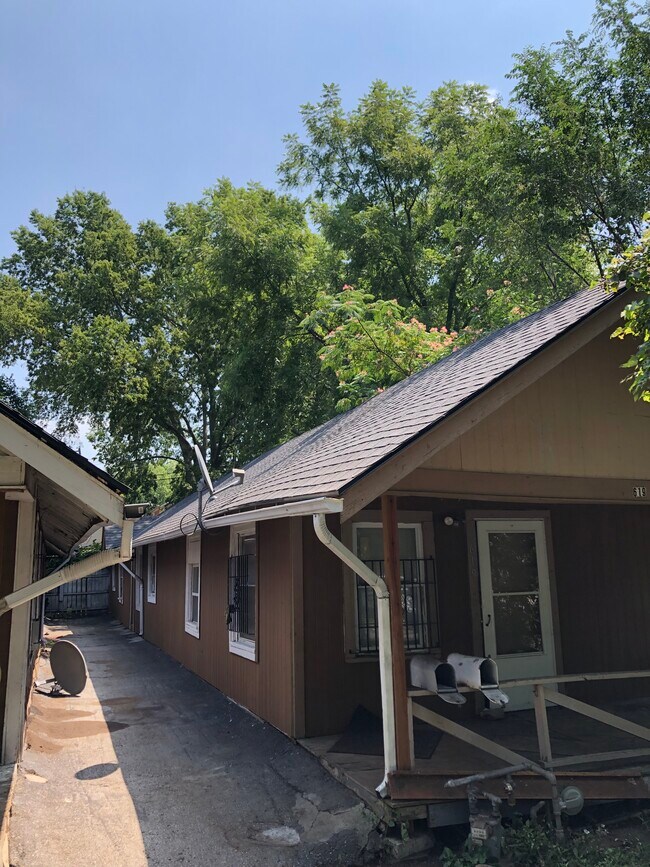 Building Photo - 617 Newton Ave