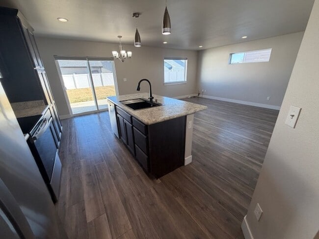 Building Photo - Beautifully Updated Heights Townhome with Fenced Yard