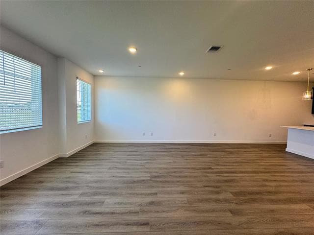 Building Photo - 5720 Lakeview Dr