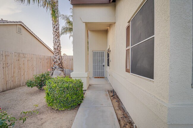 Foto del edificio - Home in NW Bakersfield!