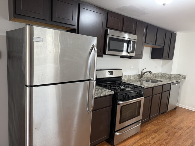 Building Photo - 1417 W Cullerton St