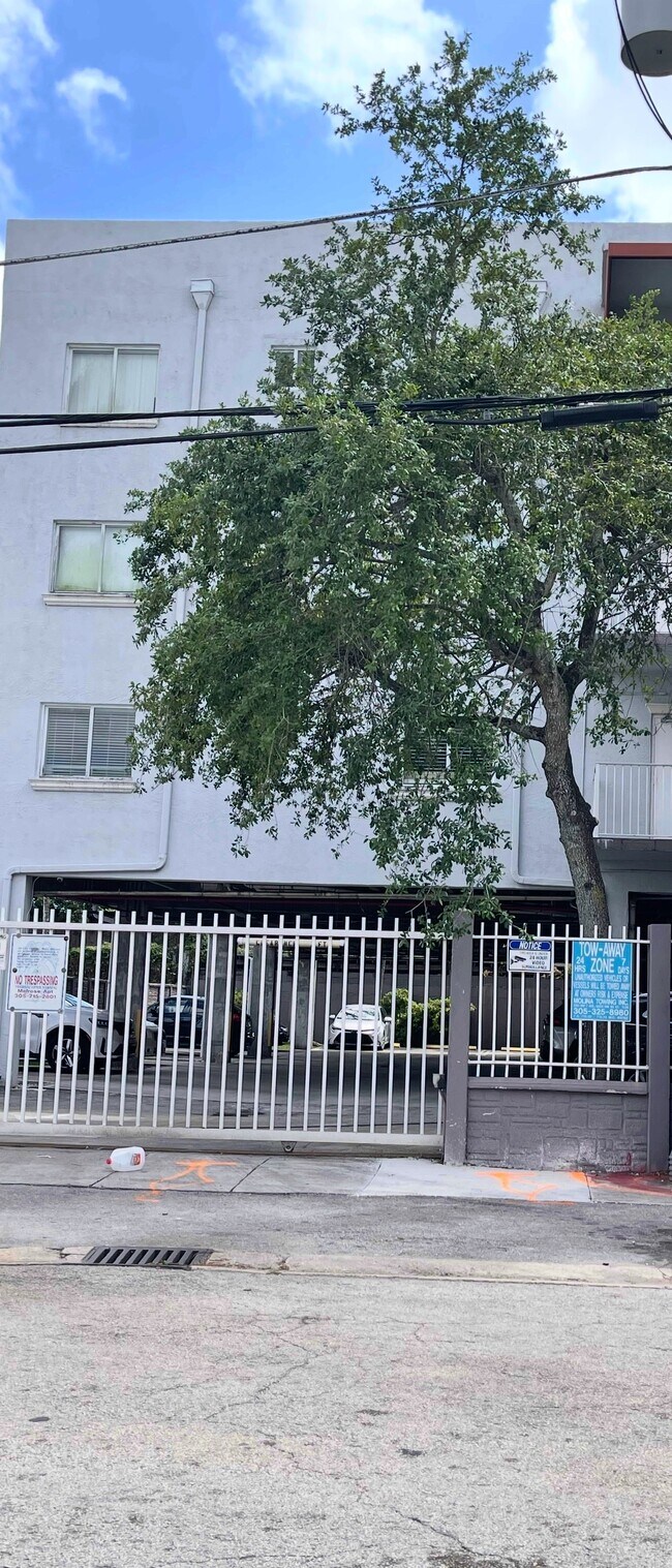 Building Photo - 2536 NW 24th St