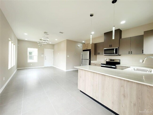 Building Photo - 12 Frio Ave