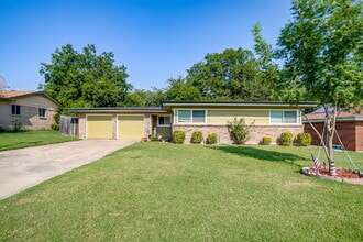 Building Photo - 204 Mildred Ln E