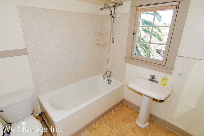 Building Photo - 1 br, 1 bath House - 2801 E. 2nd St