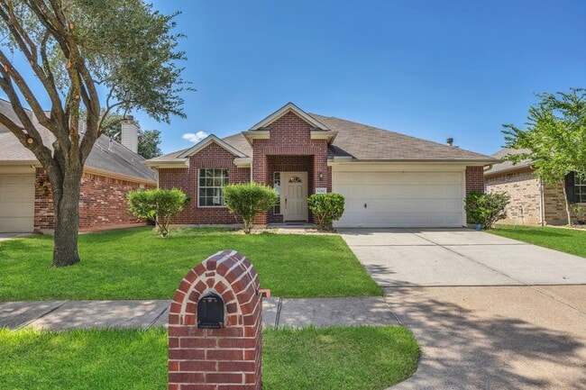 Building Photo - 12210 Woody Hollow Dr