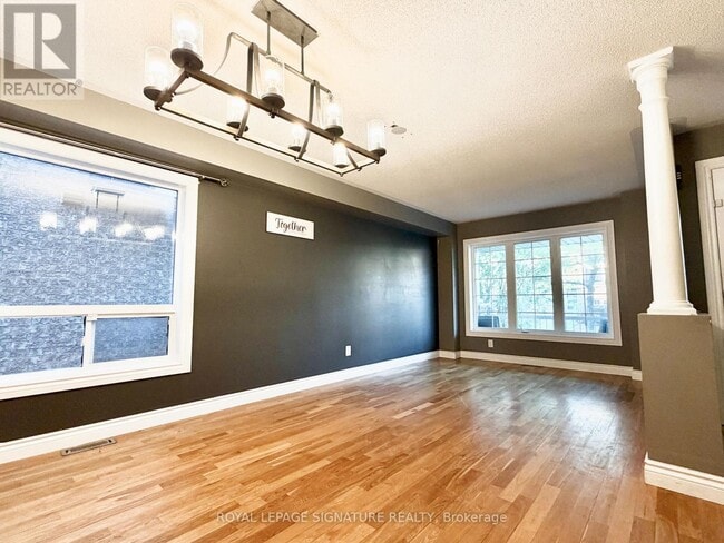 Building Photo - 584 Shaftsbury St