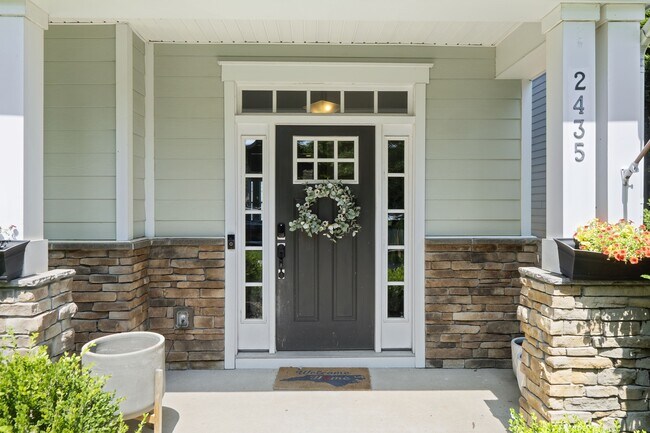 Building Photo - 2435 Double Oaks Rd