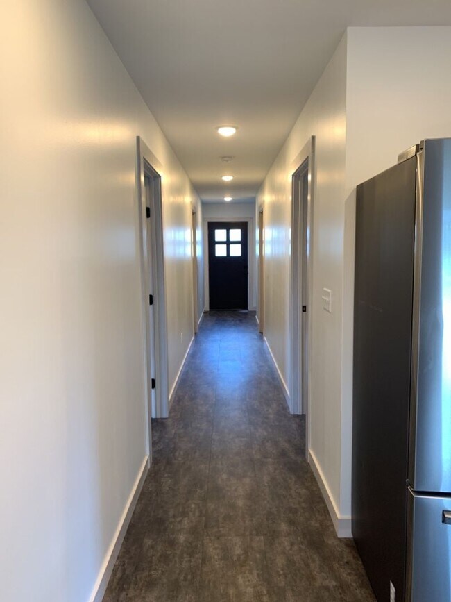 Foto del edificio - AVAILABLE JUNE - New Construction 3 Bed, 2 Bath Home....Perfect Location!