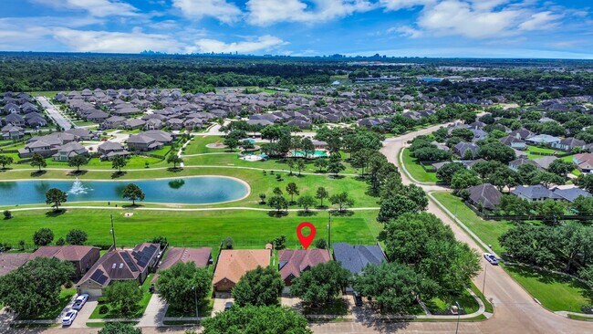 Foto del edificio - 4610 Plum Forest Rd