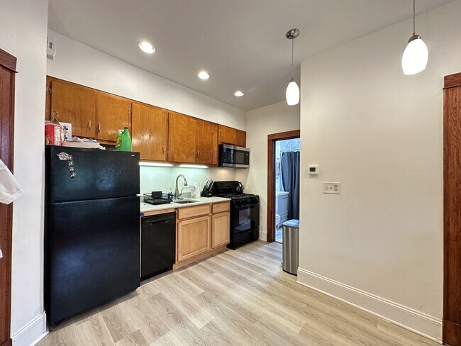 Foto del edificio - 2821 W Shakespeare Ave