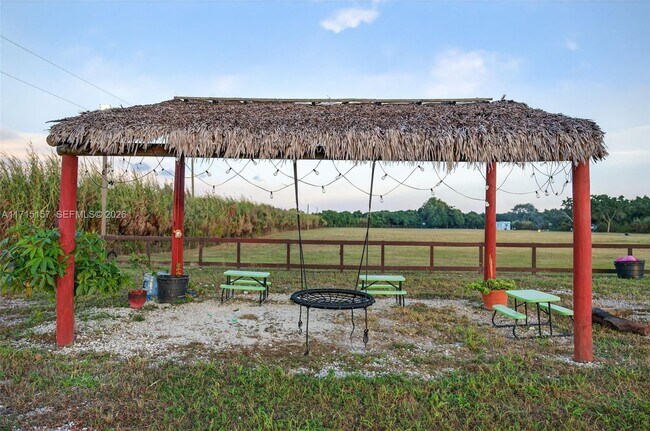 Foto del edificio - 3640 SW 22nd St