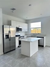 Building Photo - 29228 SW 163rd Ct