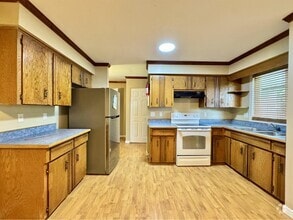 Building Photo - 32861 Capilano Pl