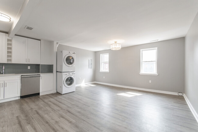 Building Photo - 515 W Girard Ave