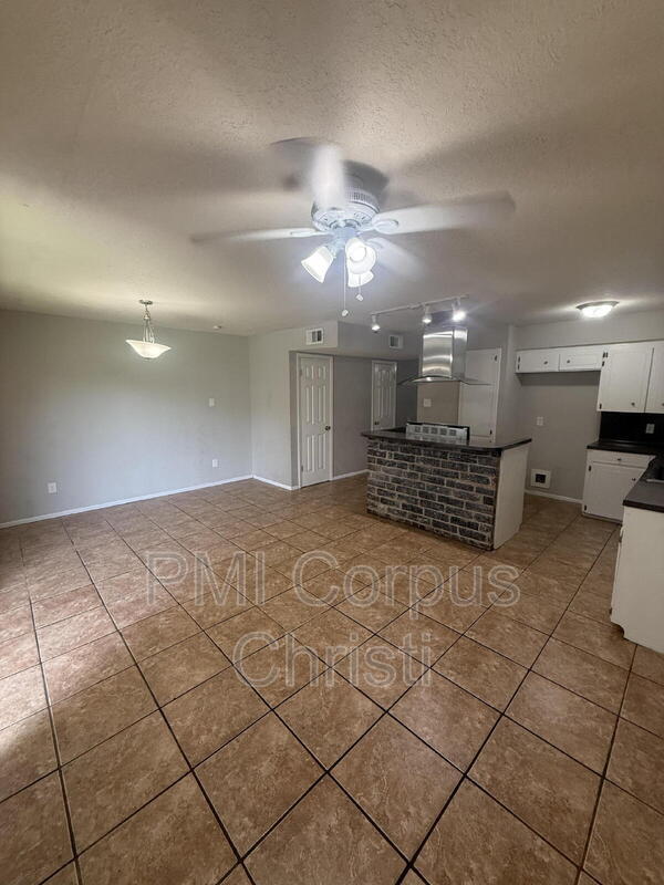 Foto del edificio - 5001 Meandering Ln