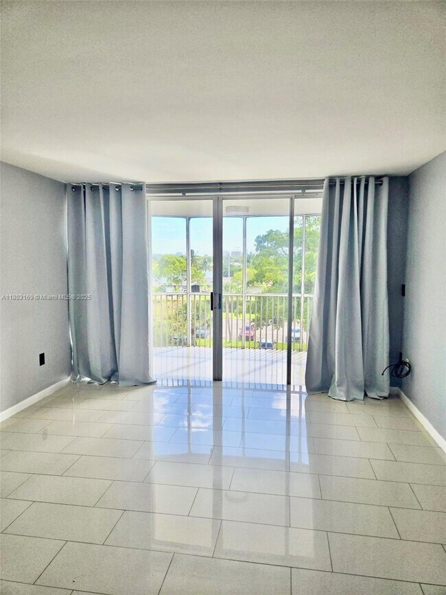 Foto del edificio - 2 bedroom in North Miami Beach FL 33179